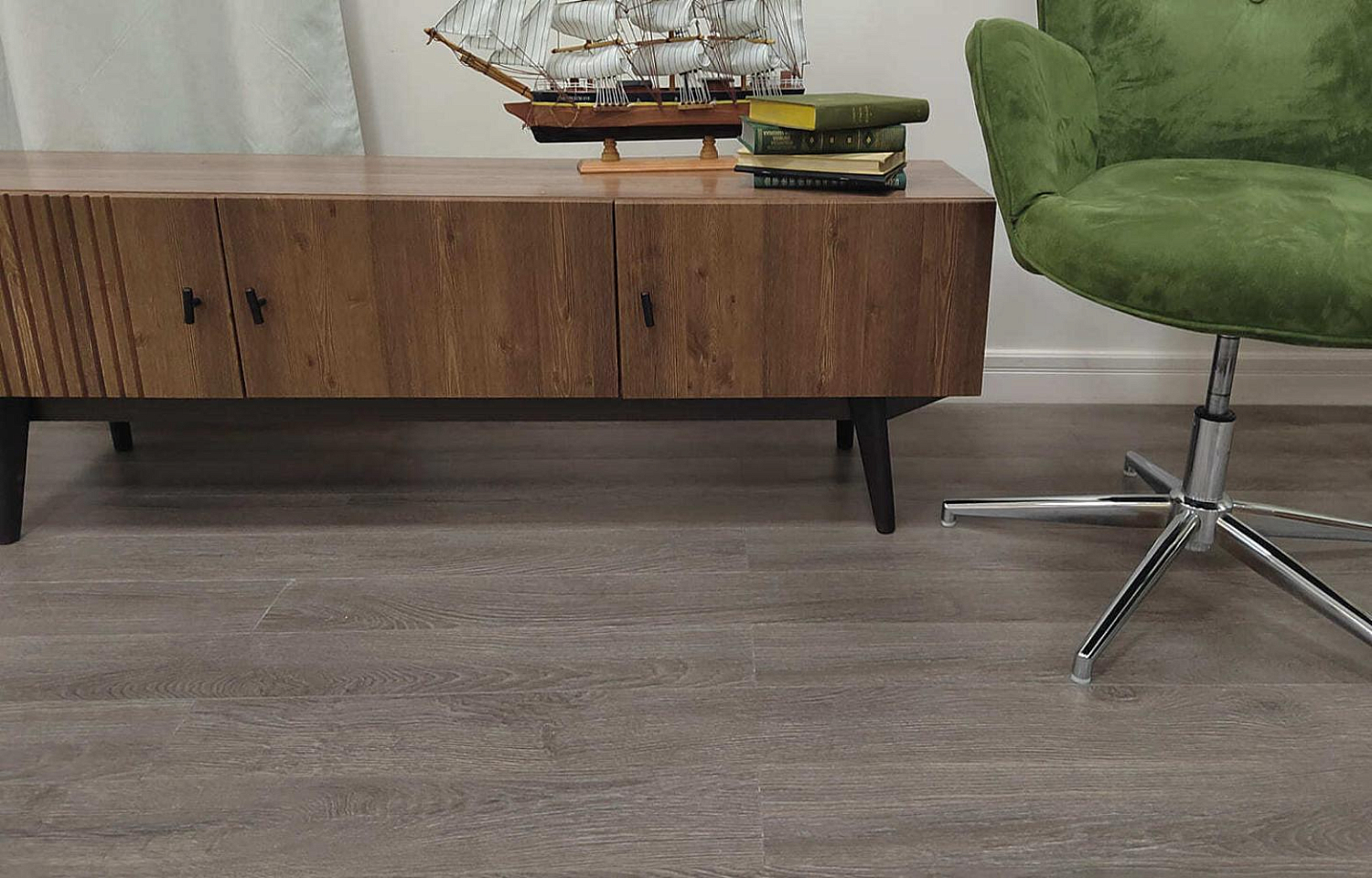 HDF Ламинат 10 мм Floor Fort Oak Heritage 10/33 4V Дуб Сюррей 1220х130 мм